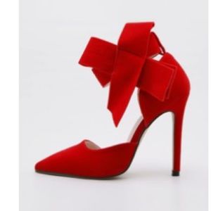 GORGEOUS BRIGHT RED STILETTO